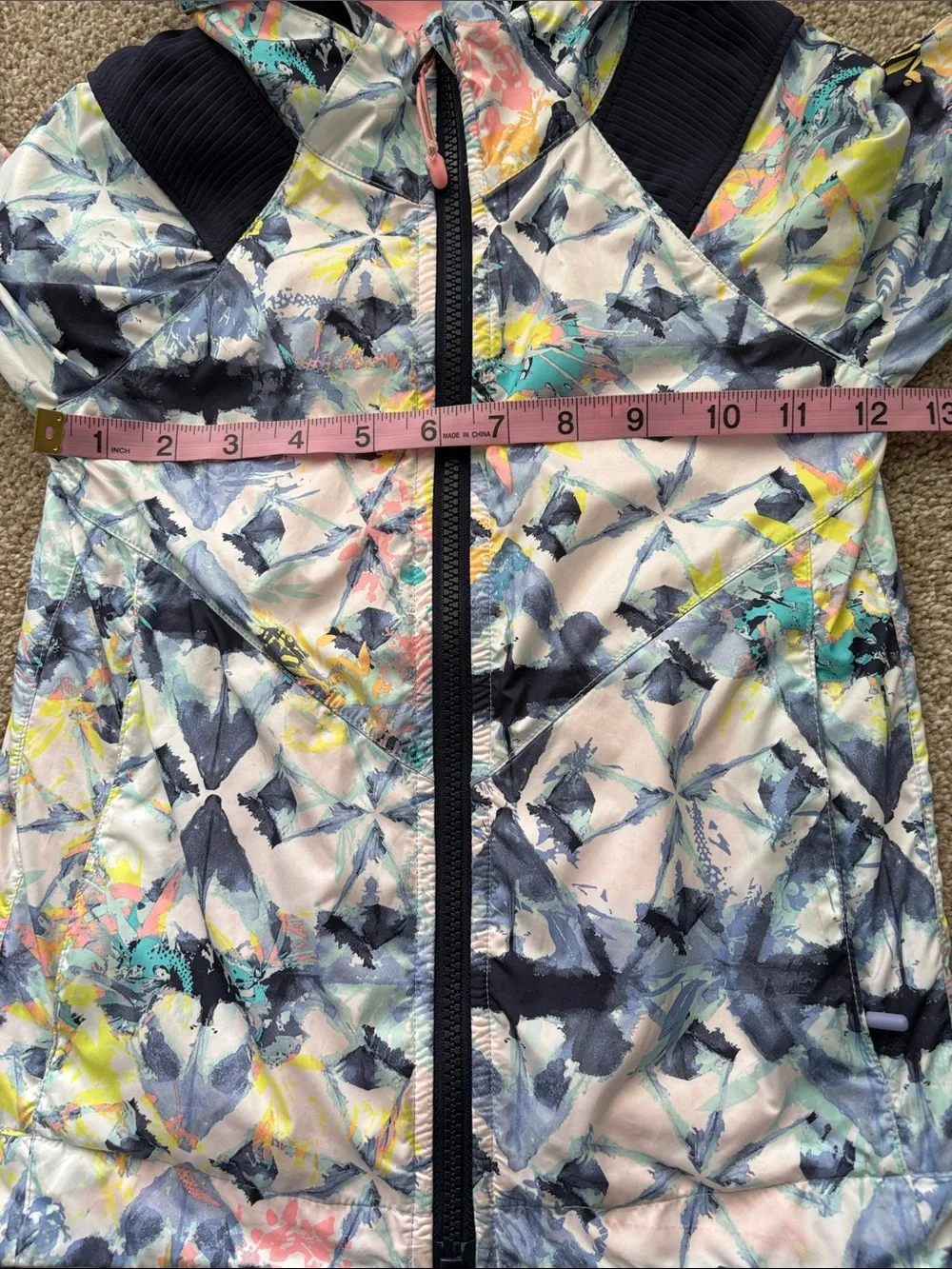 ivivva Lululemon Hooded Colorful Zip Up Windbreaker Jacket Size 6 Outdoor Cozy